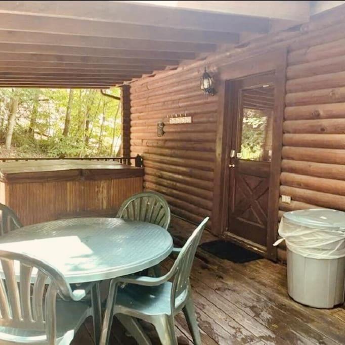 Rustic Black Bear Cabin Pigeon Forge Bagian luar foto