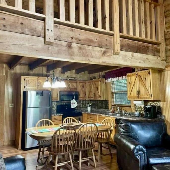 Rustic Black Bear Cabin Pigeon Forge Bagian luar foto