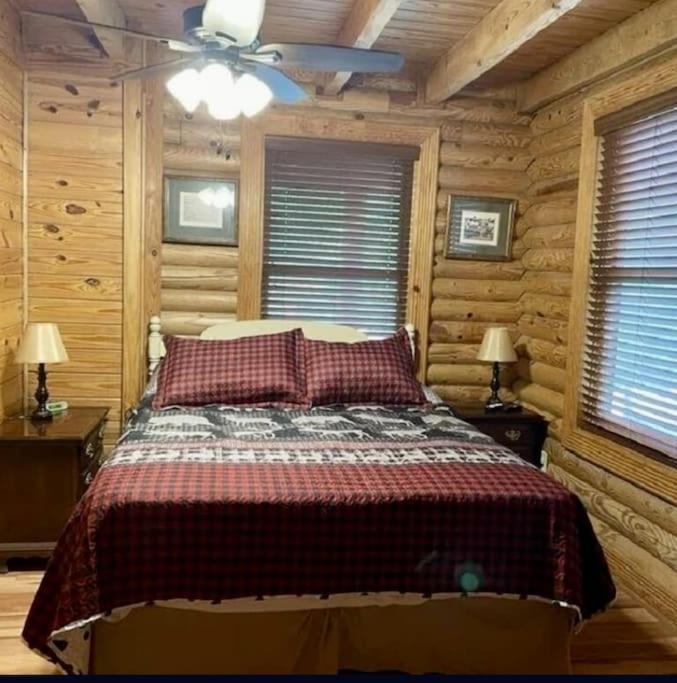 Rustic Black Bear Cabin Pigeon Forge Bagian luar foto
